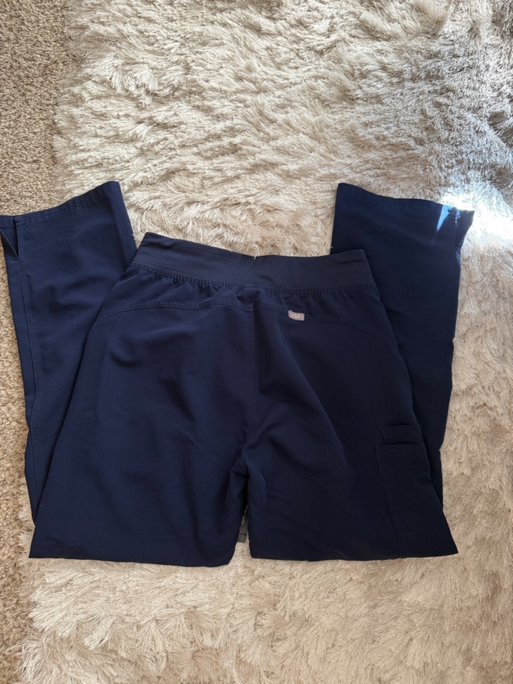 FIGS Kade Cargo Scrub Pants - Picture 4 of 4